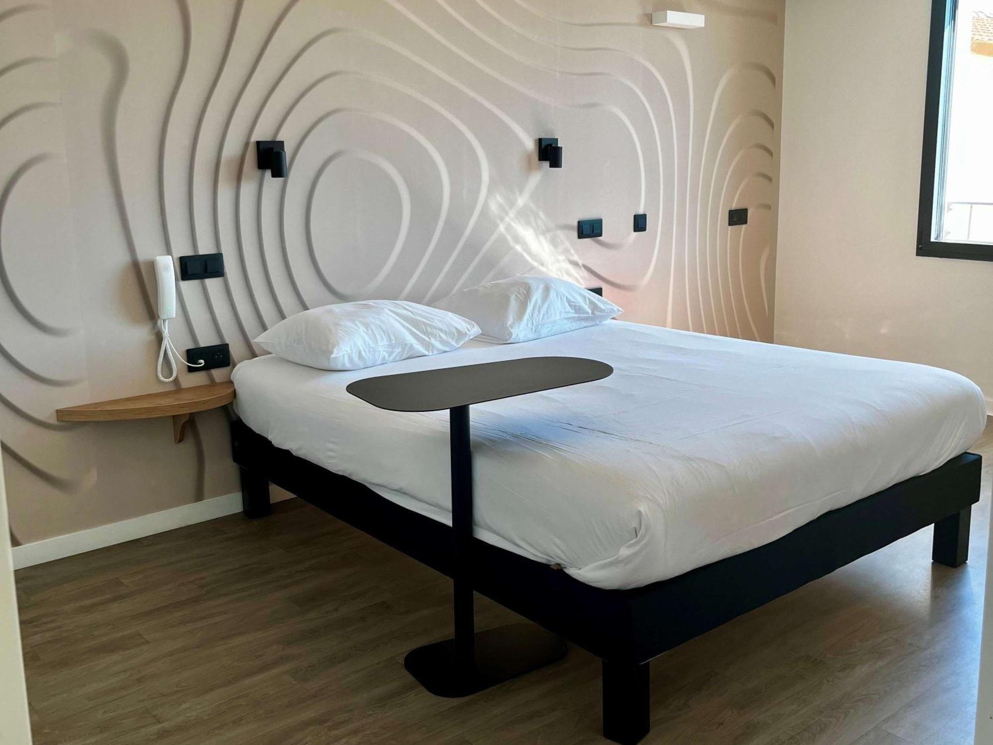 Ibis Styles Cabries Aix-En-Provence Tgv Hotel Exterior photo