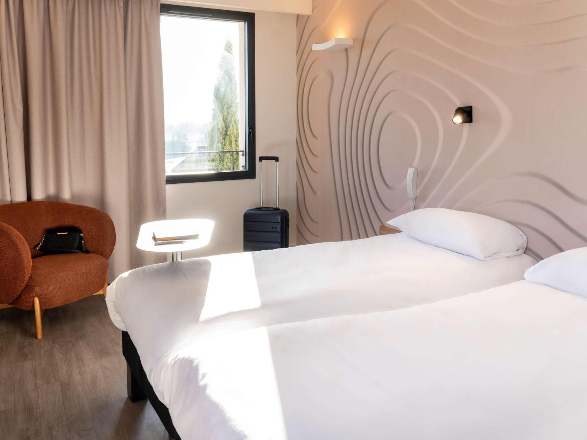 Ibis Styles Cabries Aix-En-Provence Tgv Hotel Exterior photo