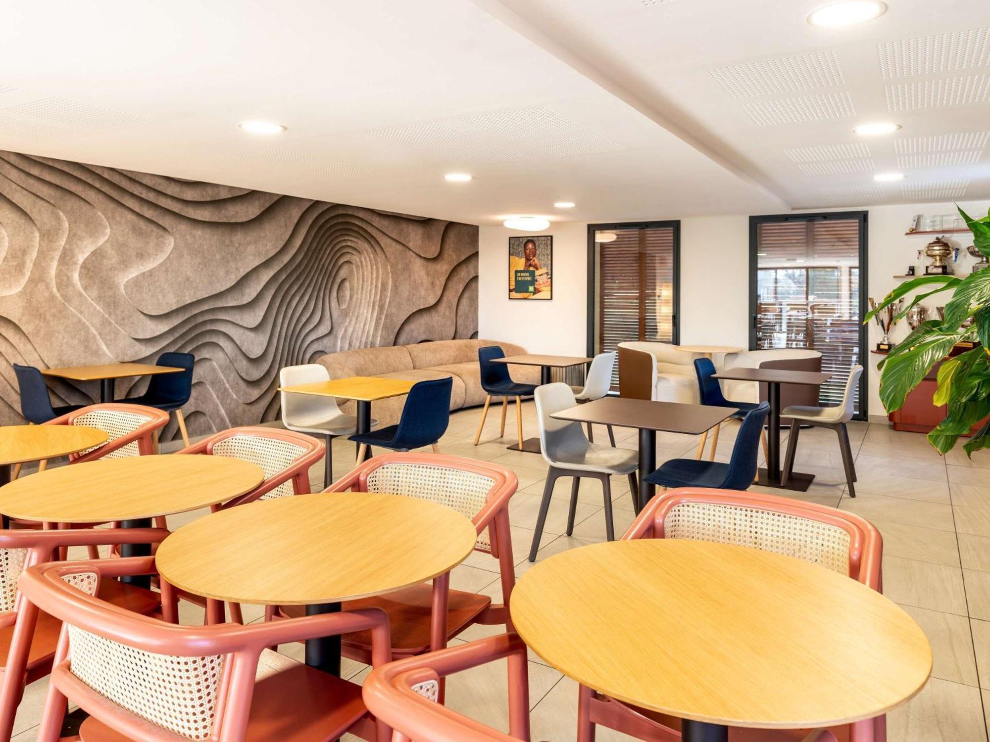 Ibis Styles Cabries Aix-En-Provence Tgv Hotel Exterior photo