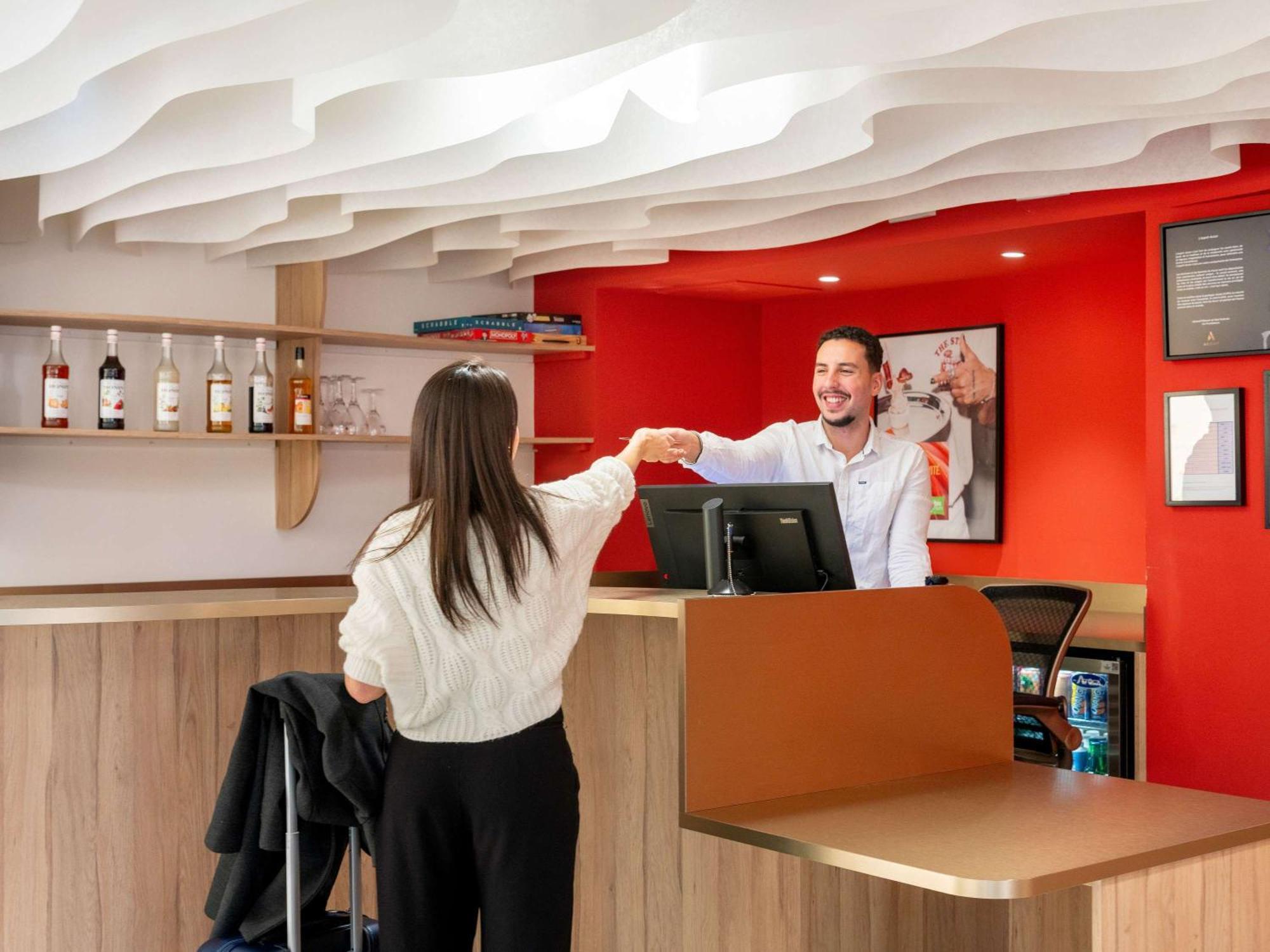 Ibis Styles Cabries Aix-En-Provence Tgv Hotel Exterior photo